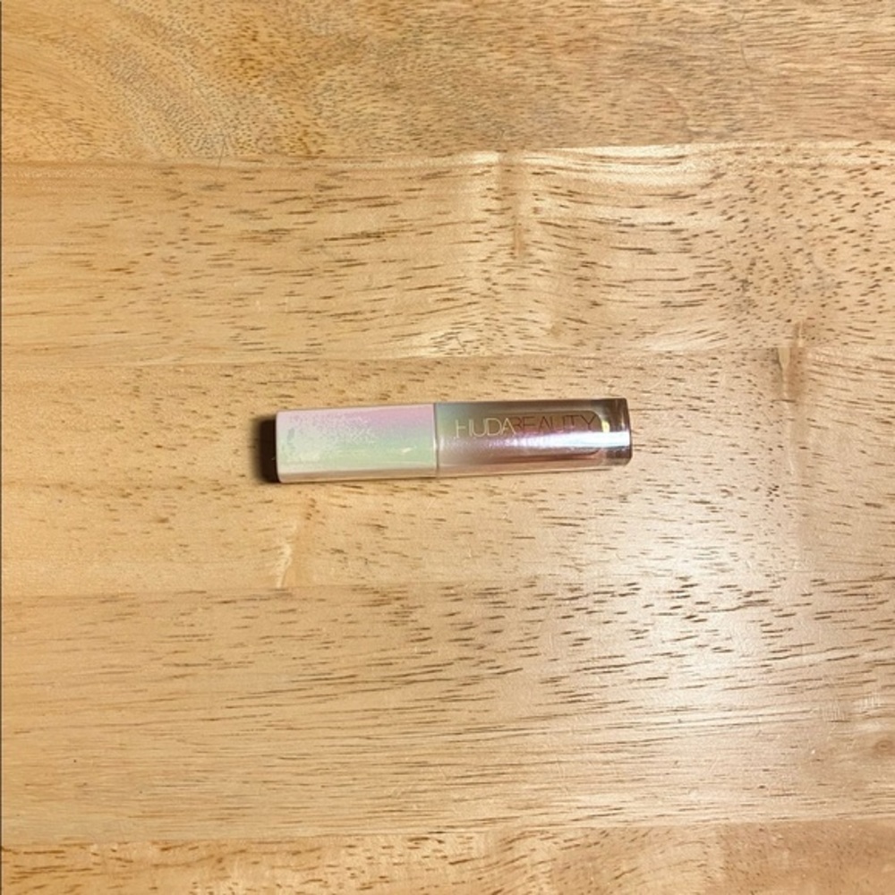 🎀2/20🎀 NWT Huda Beauty Nourishing Lip Balm Mini